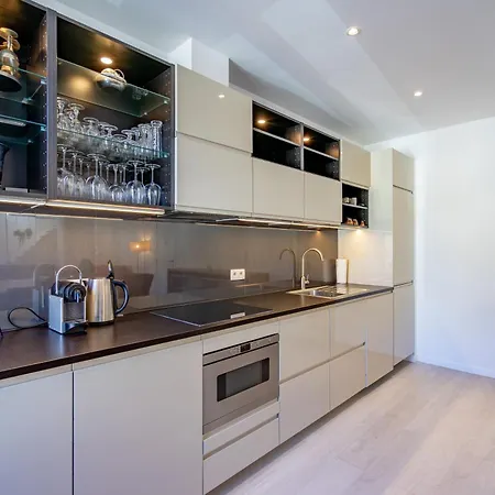 Les Varietes 펜션 라로셰안알데네