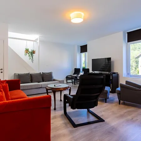 Les Varietes 라로셰안알데네